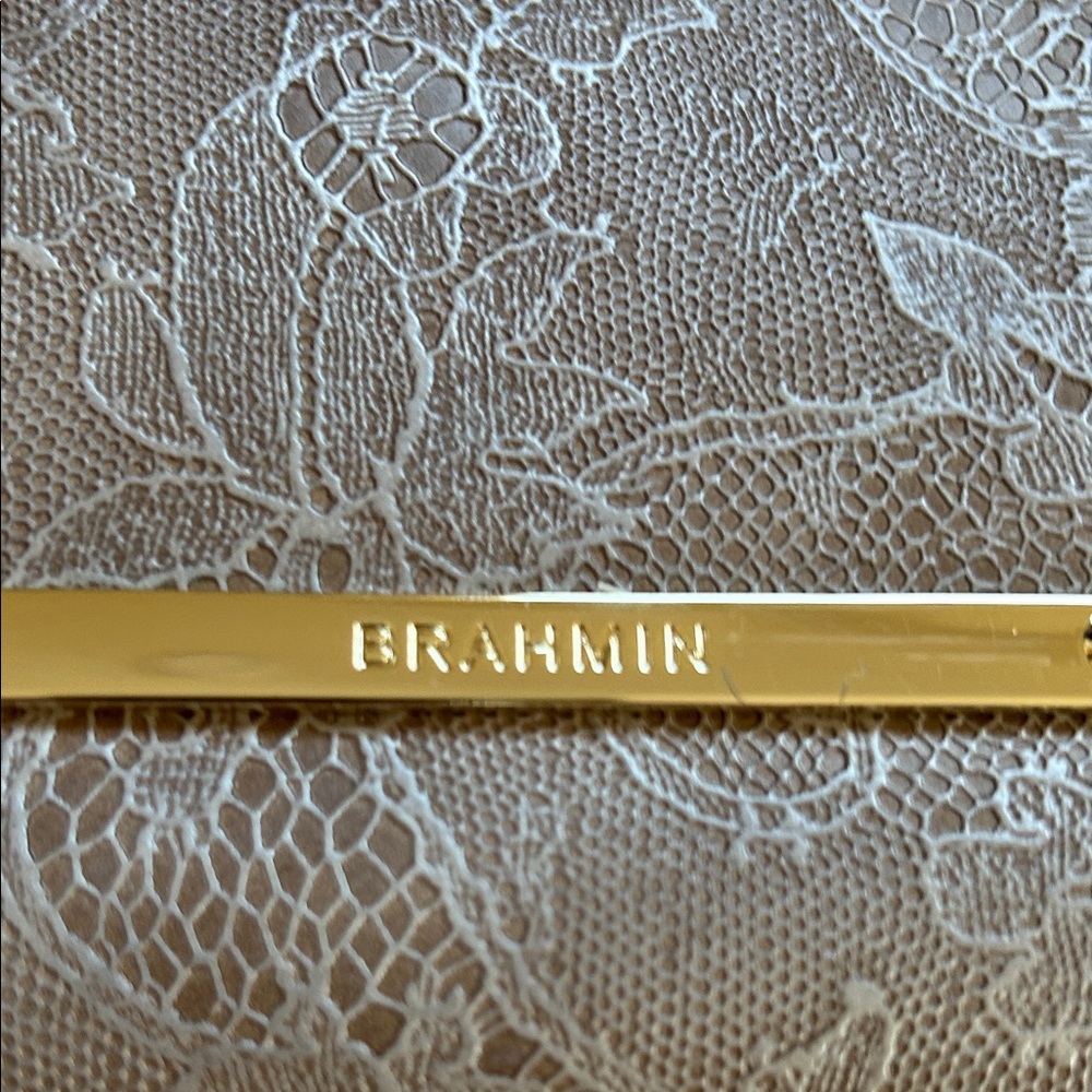 Elegant Floral Embossed Handbag - Picture 4 of 9